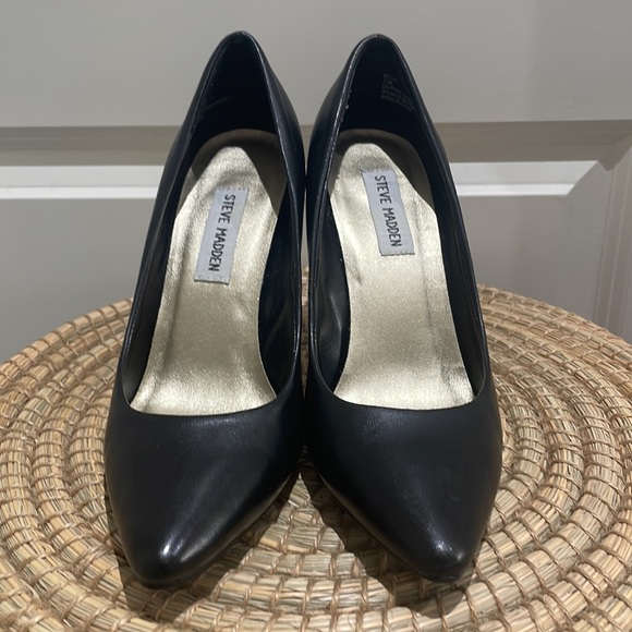 Steve Madden Nilla Black Leather Pumps - Picture 10 of 12